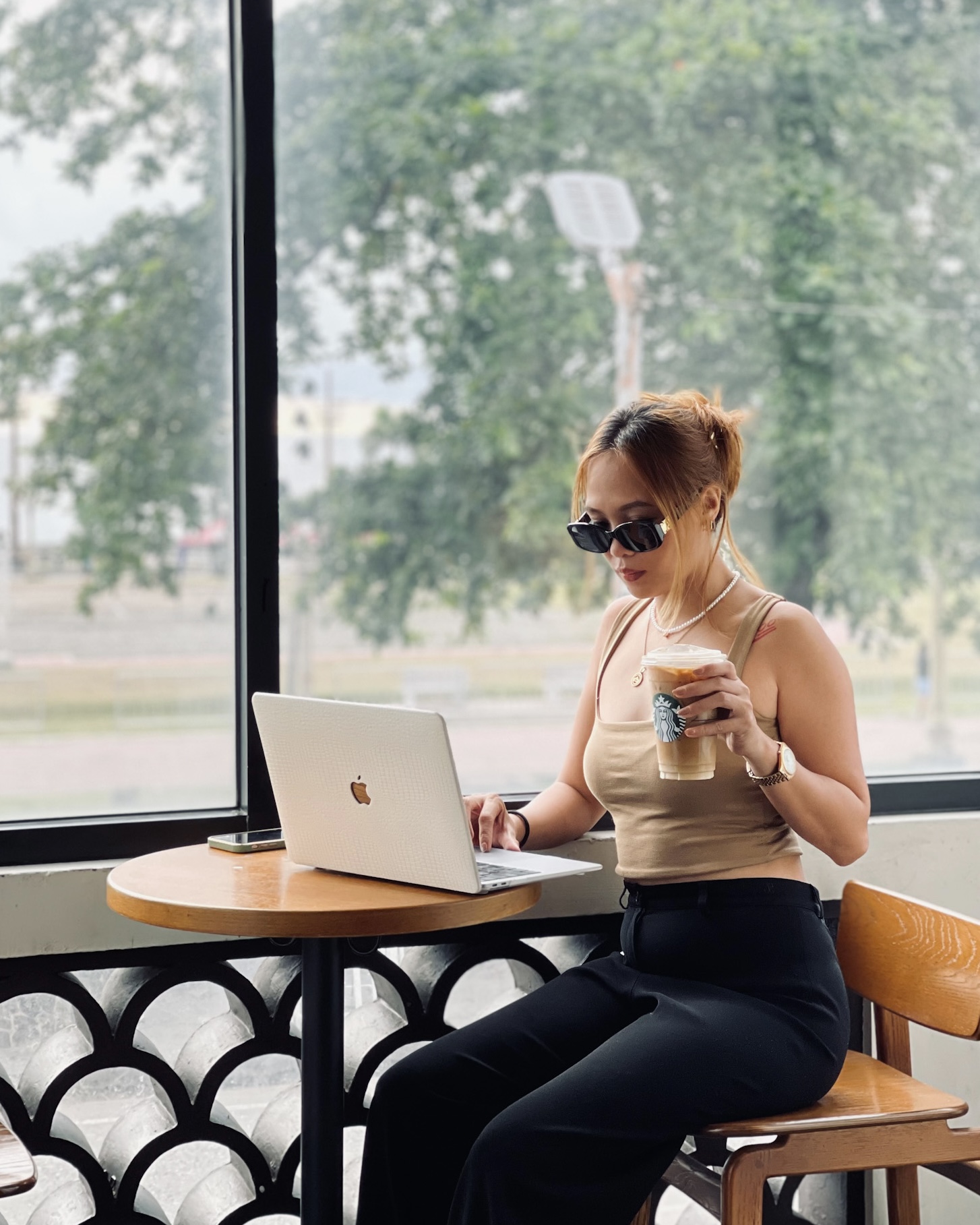 solo female digital nomad