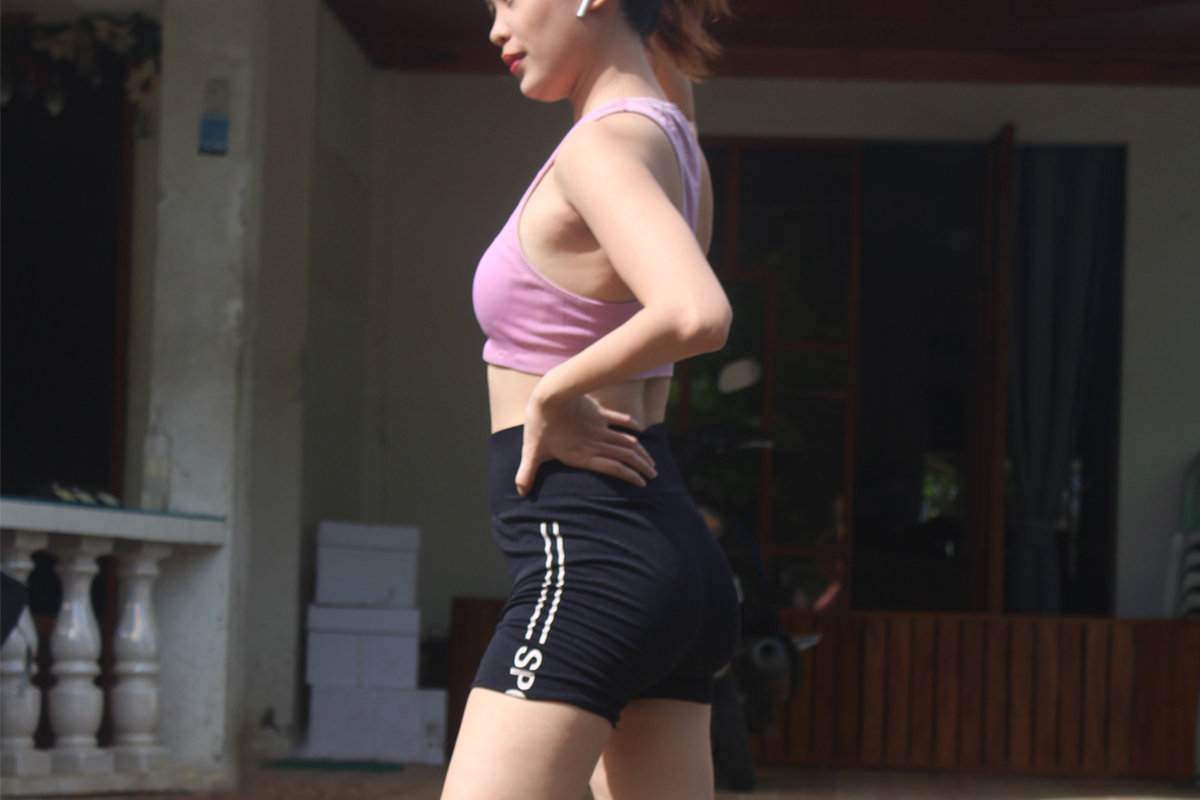 girl on workout clothes